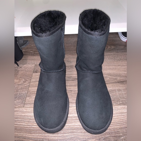 Ugg Classic ll Genuine Shearling Lined Short Boot - Picture 5 of 8